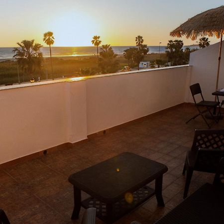 Hotel Playa Conil - Beachfront Studios & Suites Конил-де-ла-Фронтера Екстериор снимка