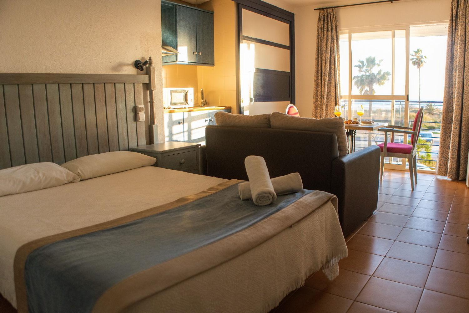 Hotel Playa Conil - Beachfront Studios & Suites Конил-де-ла-Фронтера Екстериор снимка
