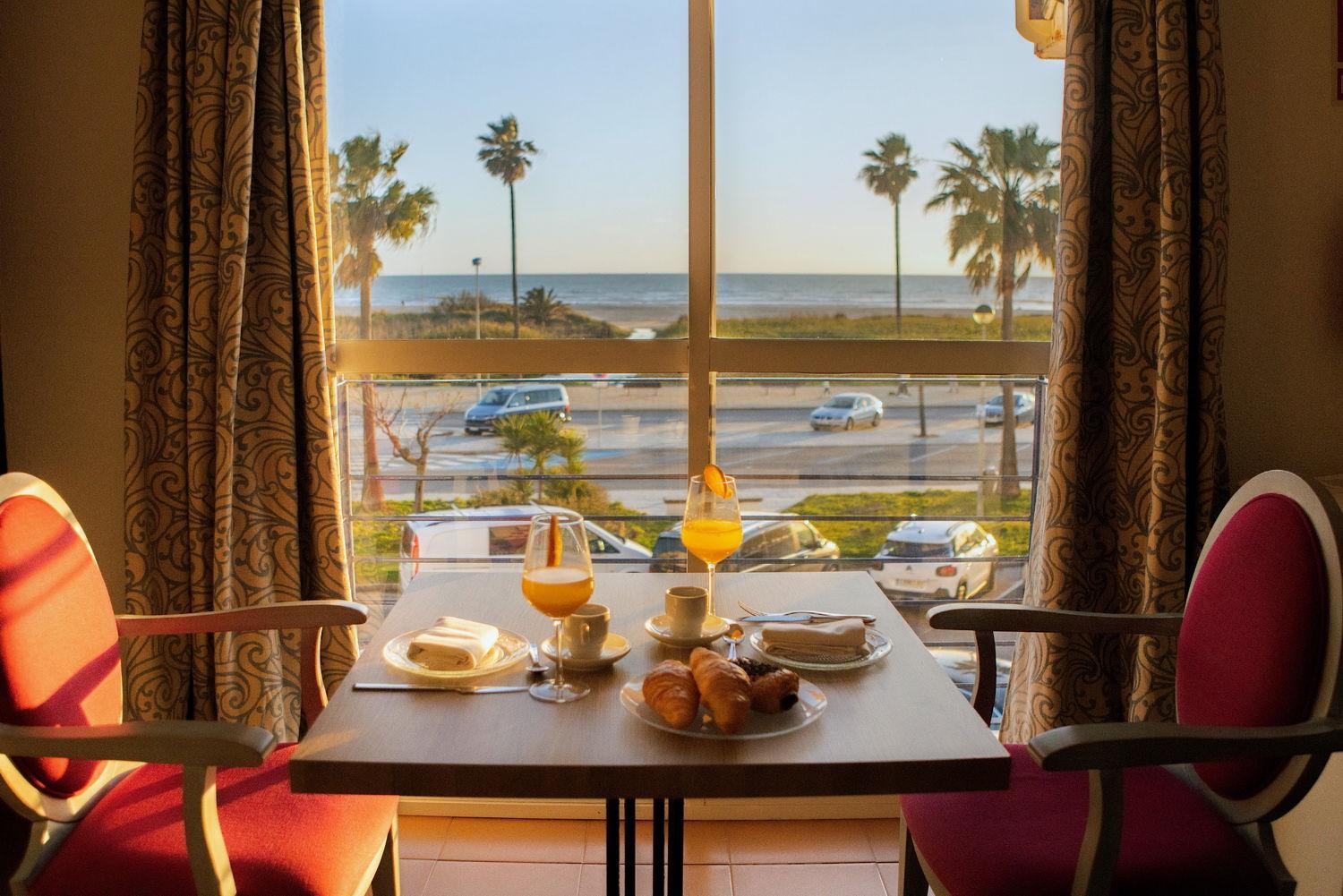 Hotel Playa Conil - Beachfront Studios & Suites Конил-де-ла-Фронтера Екстериор снимка