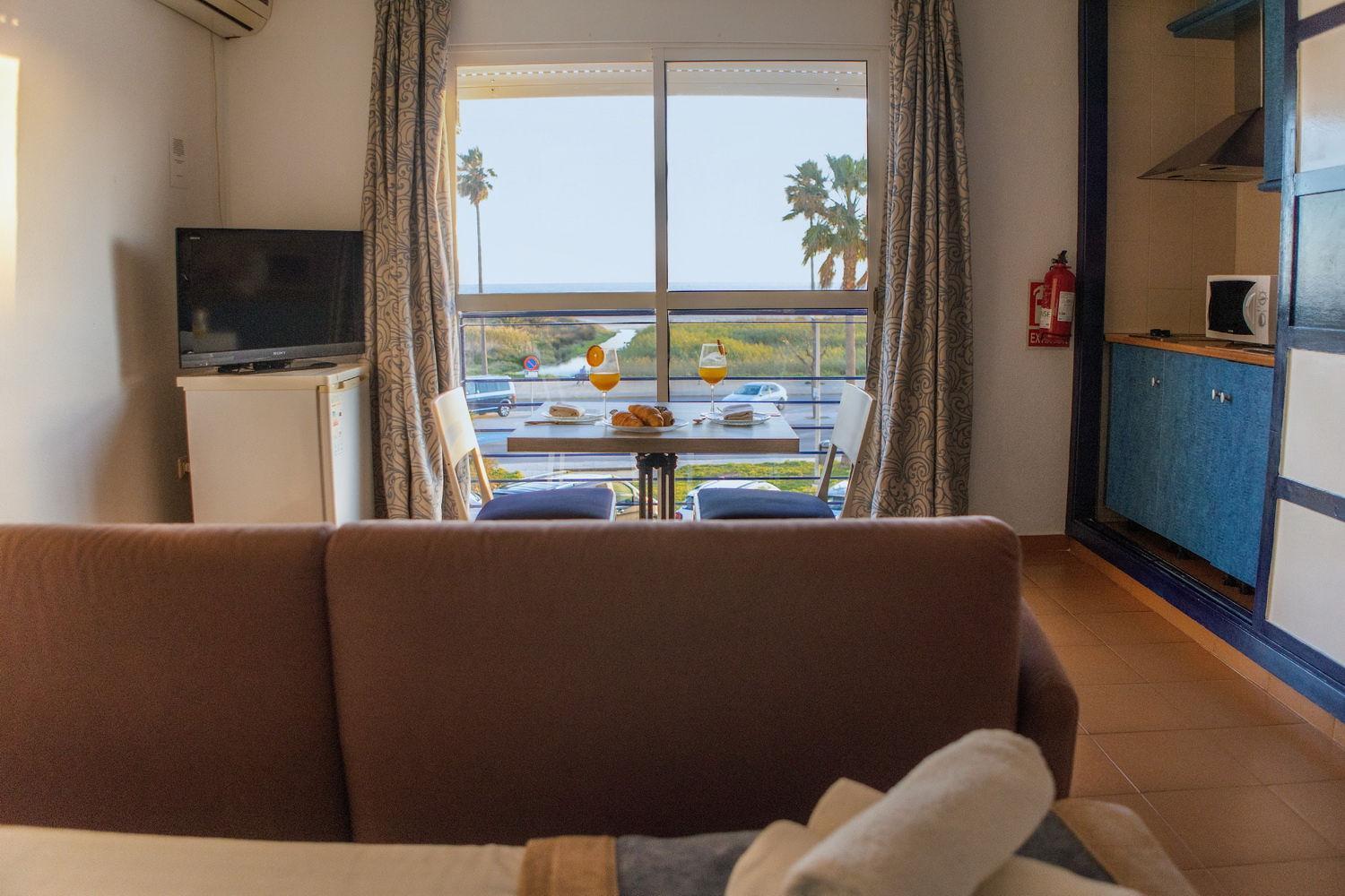Hotel Playa Conil - Beachfront Studios & Suites Конил-де-ла-Фронтера Екстериор снимка