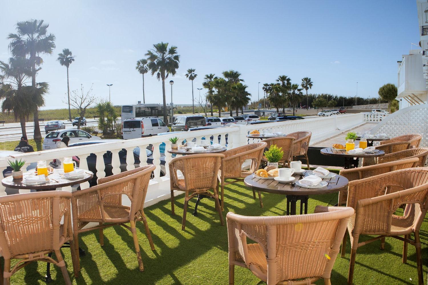 Hotel Playa Conil - Beachfront Studios & Suites Конил-де-ла-Фронтера Екстериор снимка