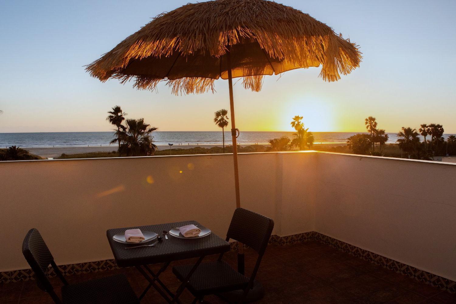 Hotel Playa Conil - Beachfront Studios & Suites Конил-де-ла-Фронтера Екстериор снимка